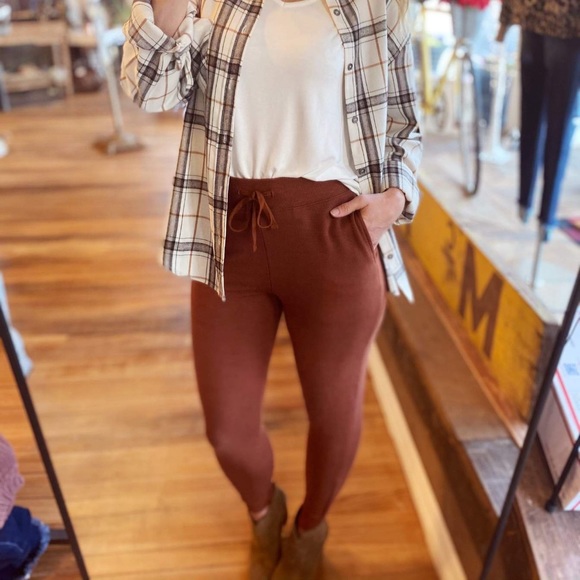 ULTRA COMFORTABLE JOGGERS-HAZELNUT - Picture 7 of 10